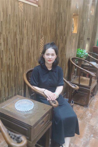 房萌萌.jpg