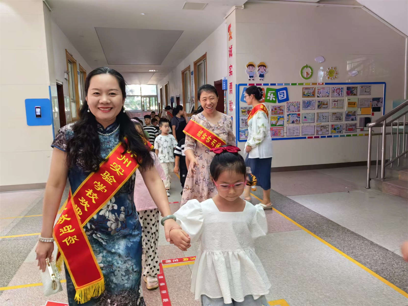 临沂沂州实验学校喜迎一年级新生入学报到 (2).jpg