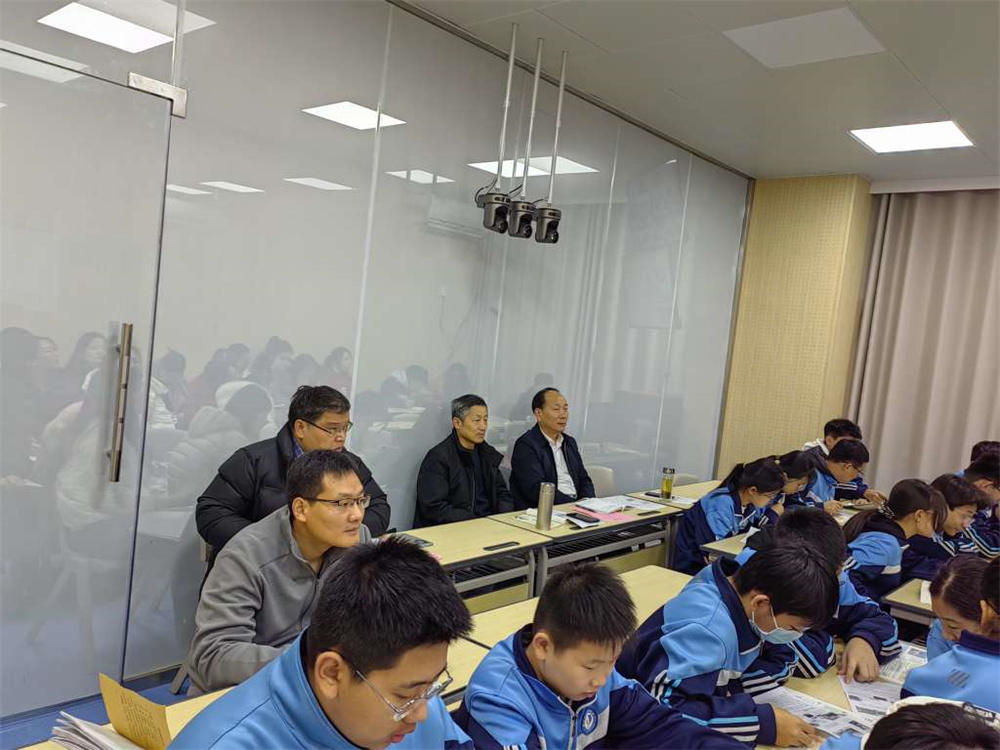 张福生副校长，刘淼主任，卞学昌教研员.jpg